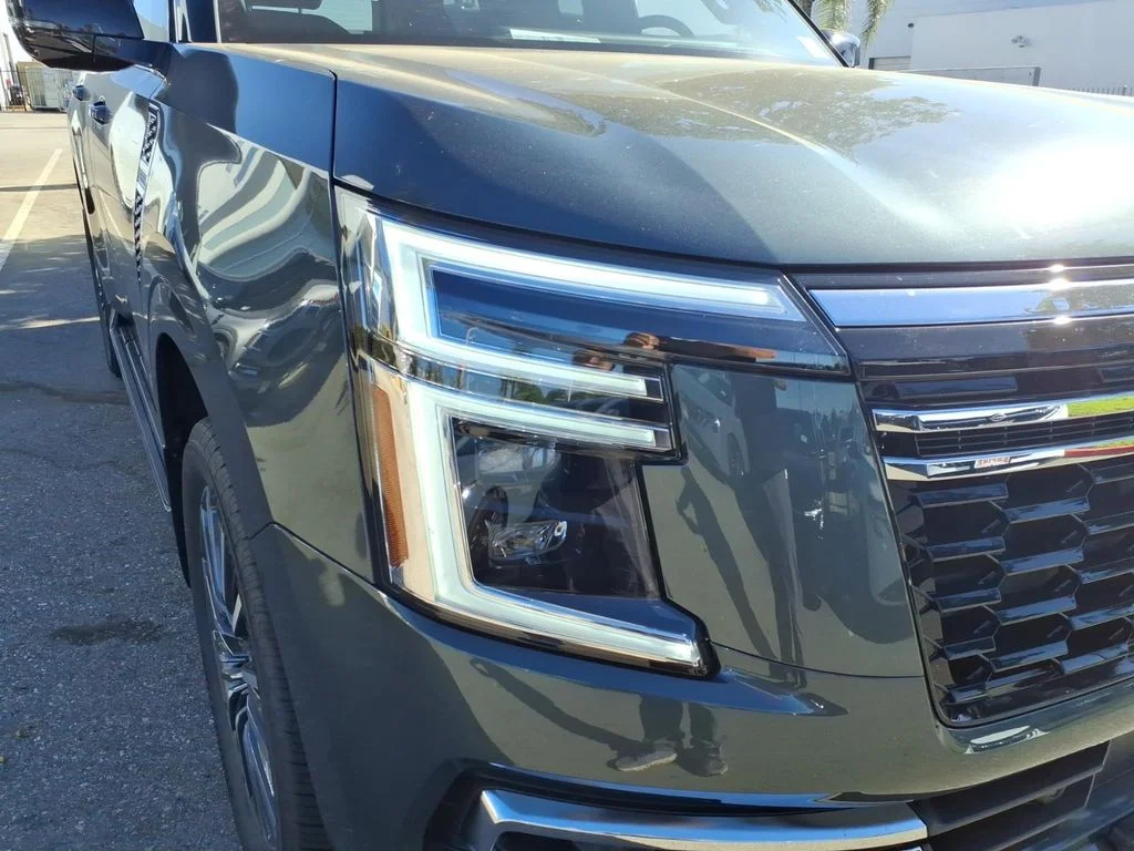 New 2026 Alpine Metallic / Super Black Two-tone Nissan Platinum Reserve image 4