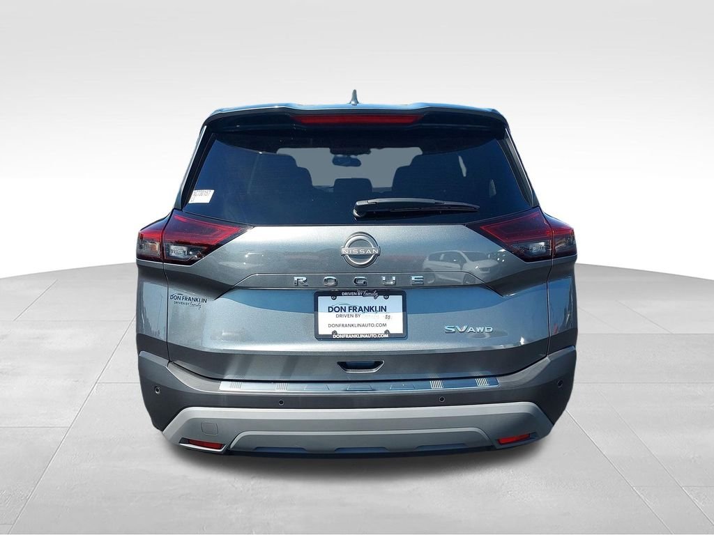 Used 2022 Gray Nissan SV image 4
