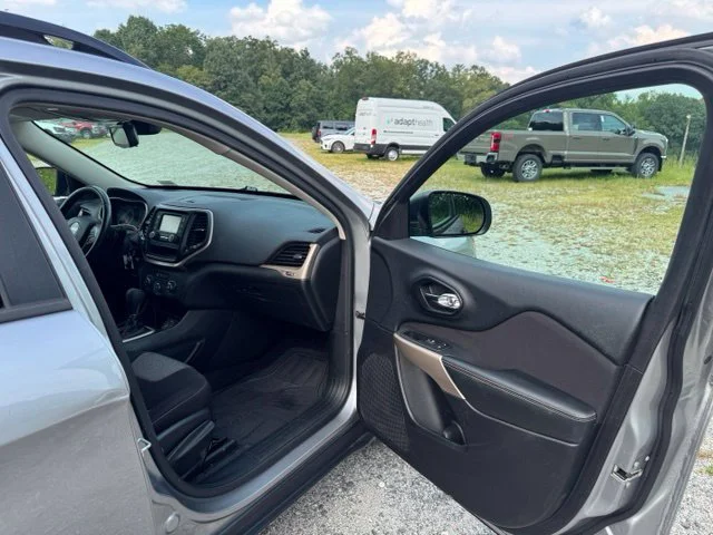 Used 2017 Silver Jeep Sport image 13