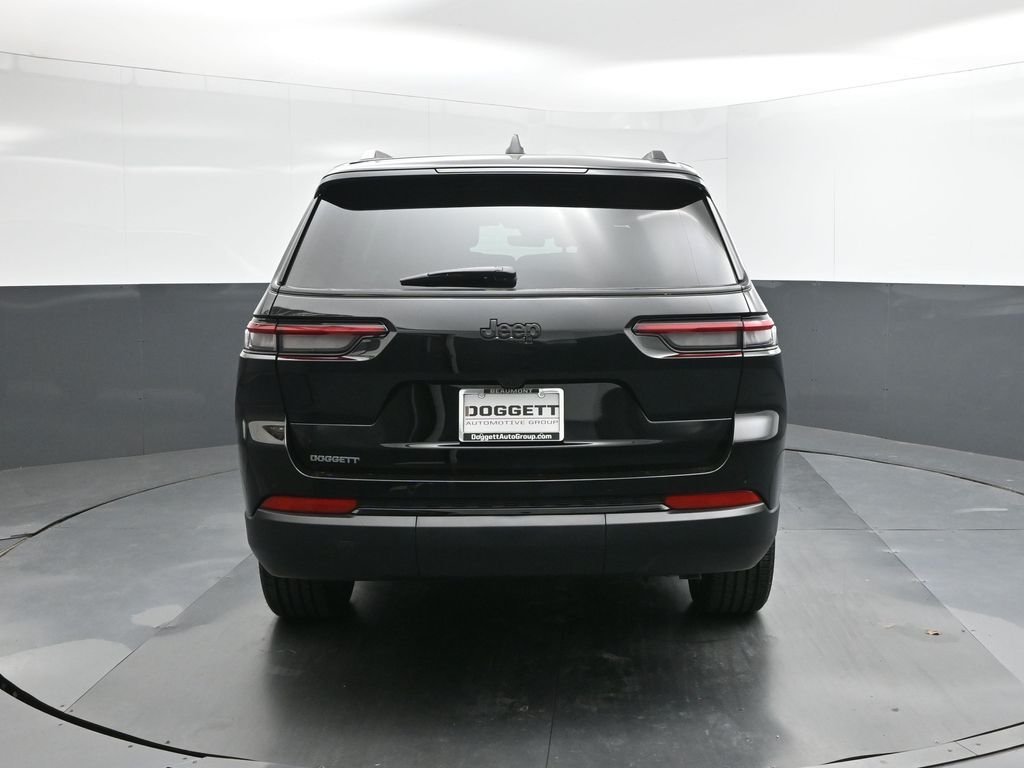 New 2025 Diamond Black Crystal Pearl-Coat Exterior Paint Jeep Altitude X image 8