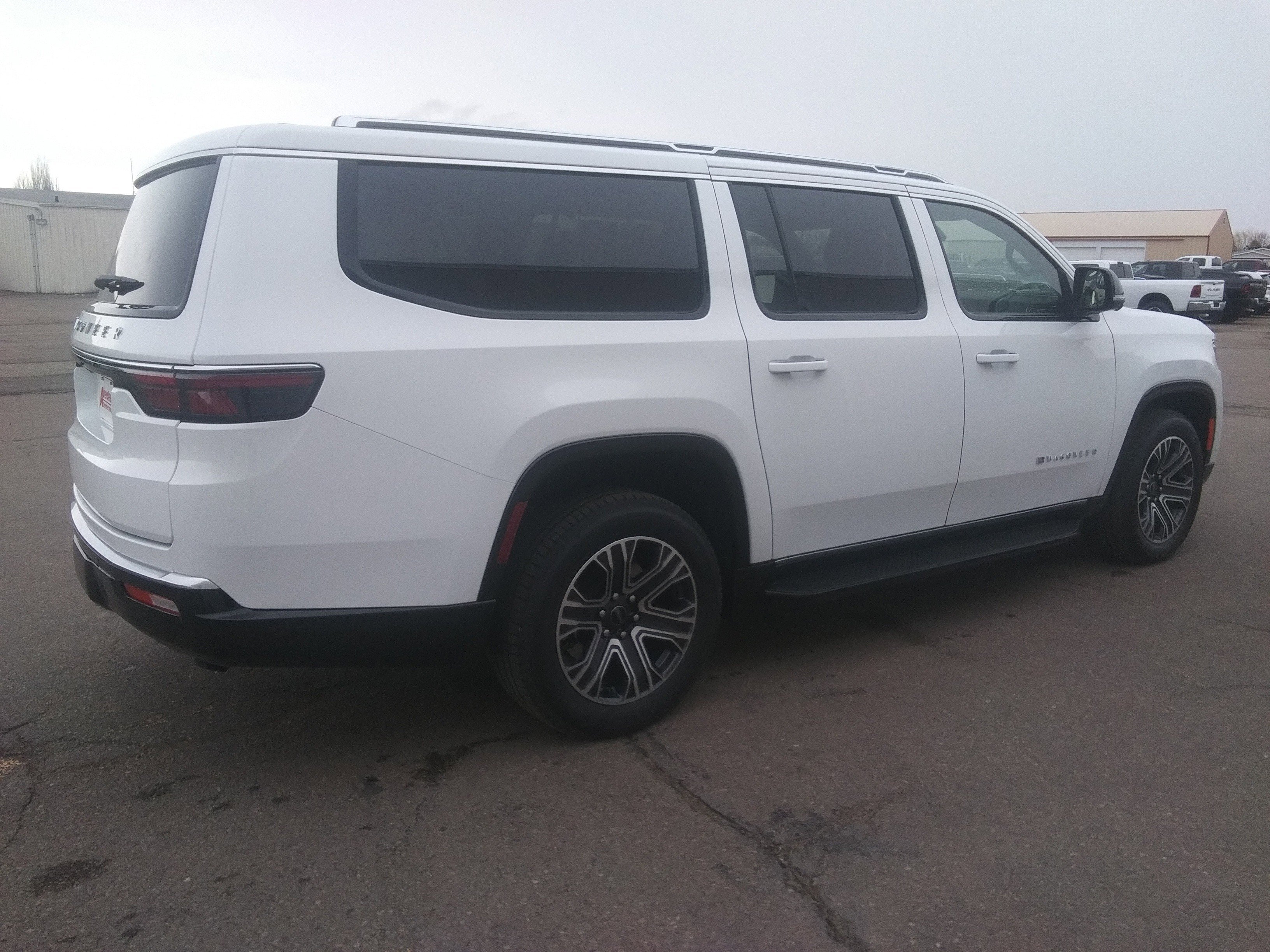 2025 Jeep Wagoneer L Base photo 3