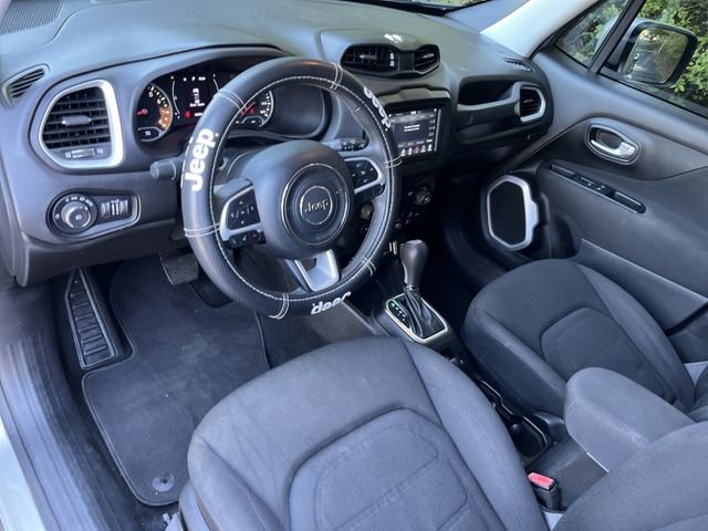 Used 2018 Glacier Metallic Jeep Latitude image 10