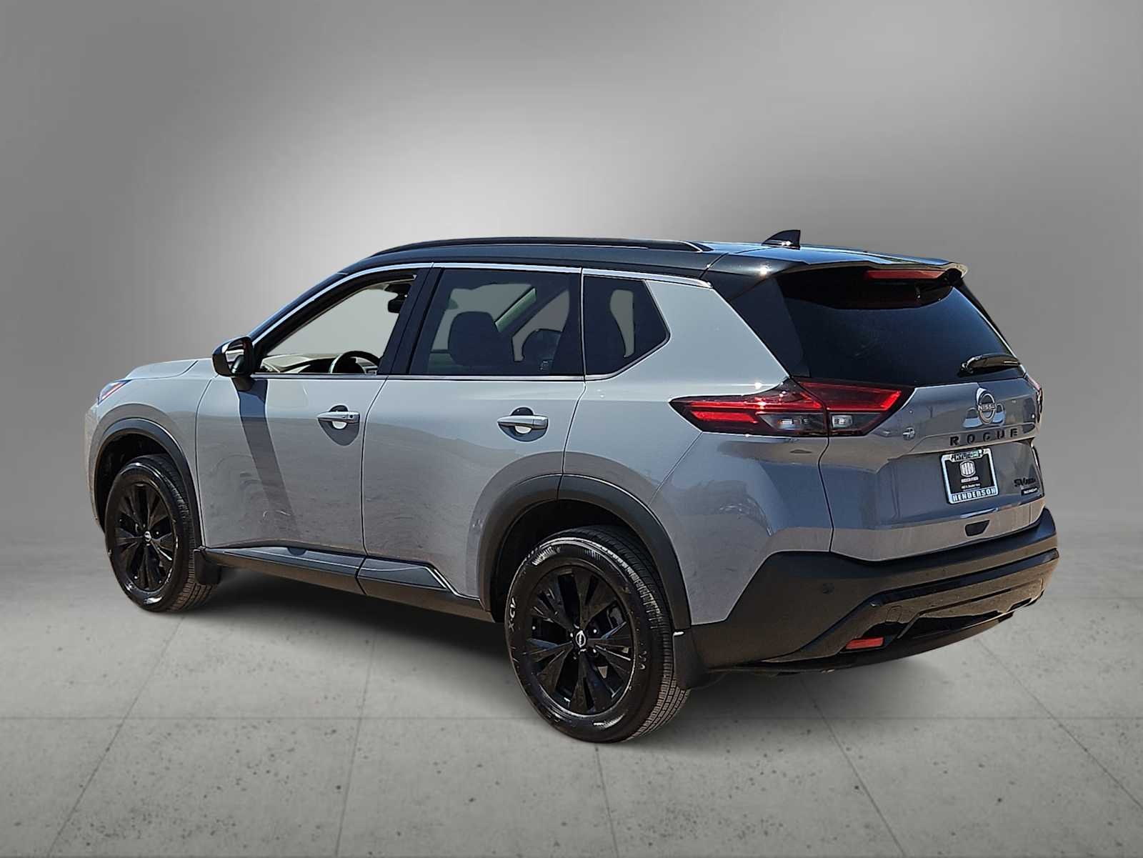 Used 2023 Boulder Gray Pearl/Super Black Nissan SV image 6