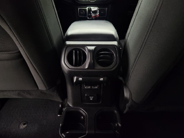 2020 Jeep Wrangler Unlimited Sahara - Photo 16