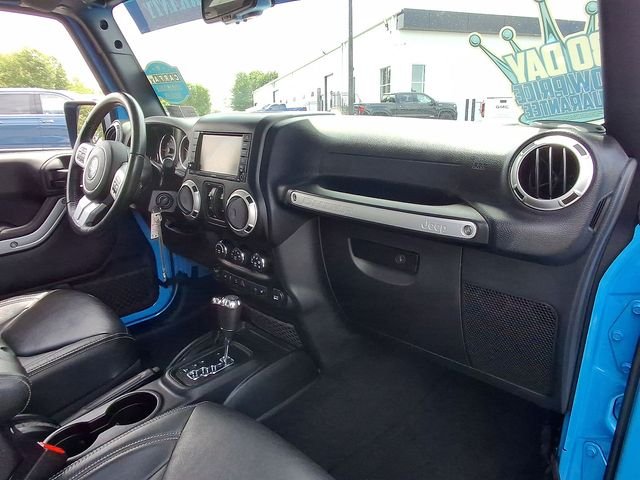 Used 2017  Jeep Unlimited Sahara image 31
