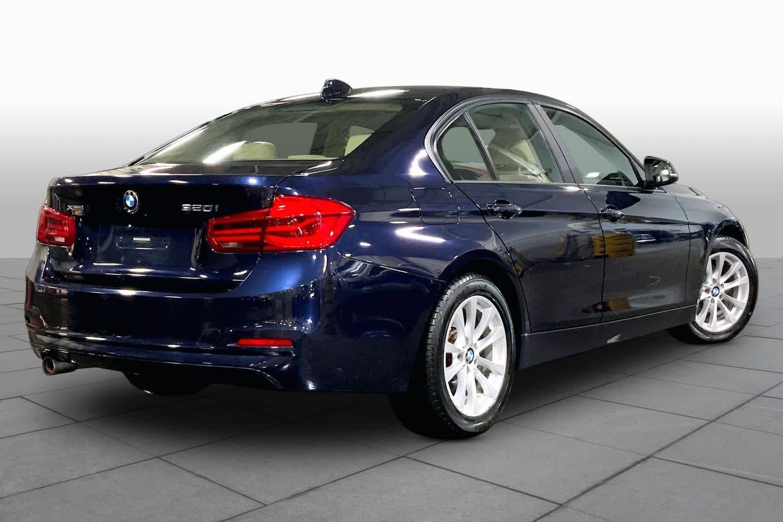 Used 2016 Imperial Blue Metallic BMW 320i xDrive image 13