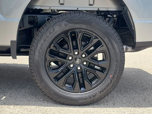 New 2026 Silver Metallic Ford XLT image 8