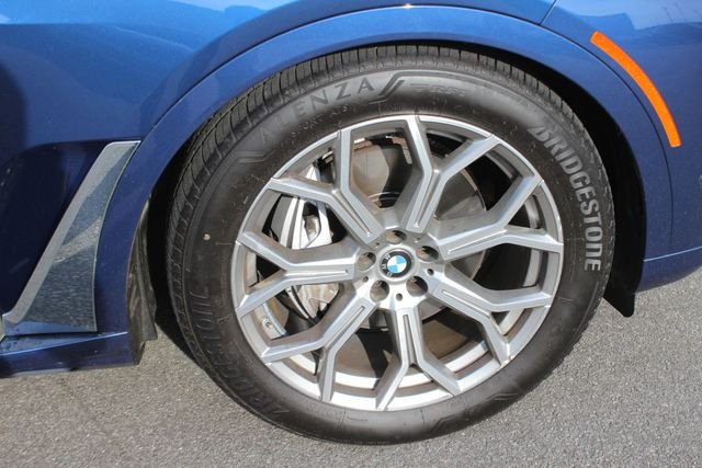 Used 2022 Blue BMW xDrive40i image 41