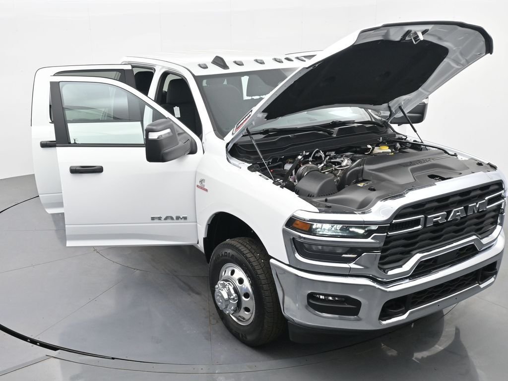 New 2026 Bright White Clearcoat RAM Tradesman image 44