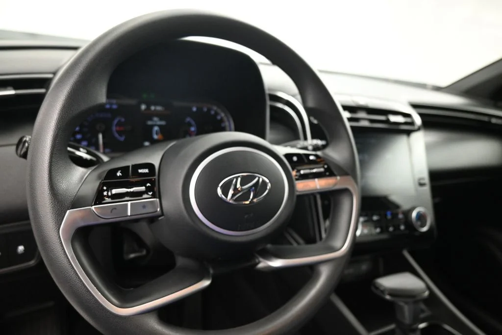 Used 2023 White Hyundai SEL image 21