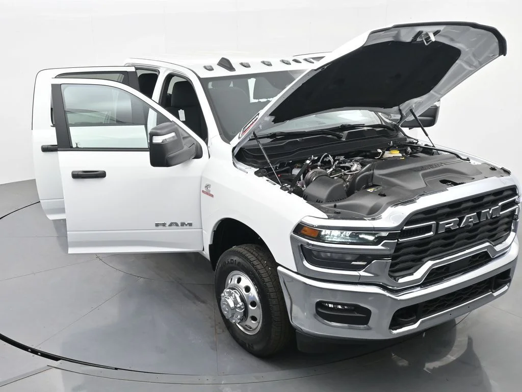 New 2026 Bright White Clear-Coat Exterior Paint RAM Tradesman image 44