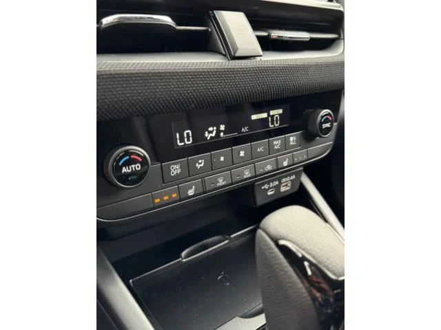 New 2026 CRYSTAL WHITE PEARL Subaru Limited XT image 34