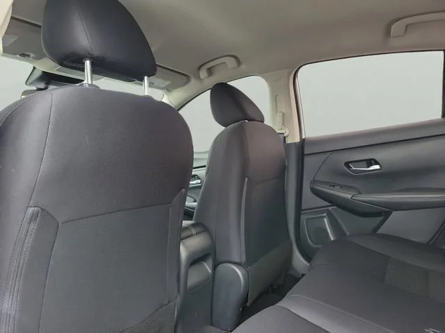 Used 2023  Nissan S image 15