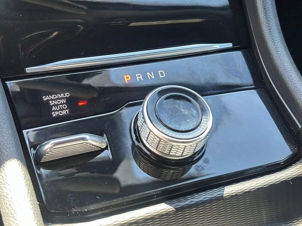Used 2025 Gray Jeep Limited image 23