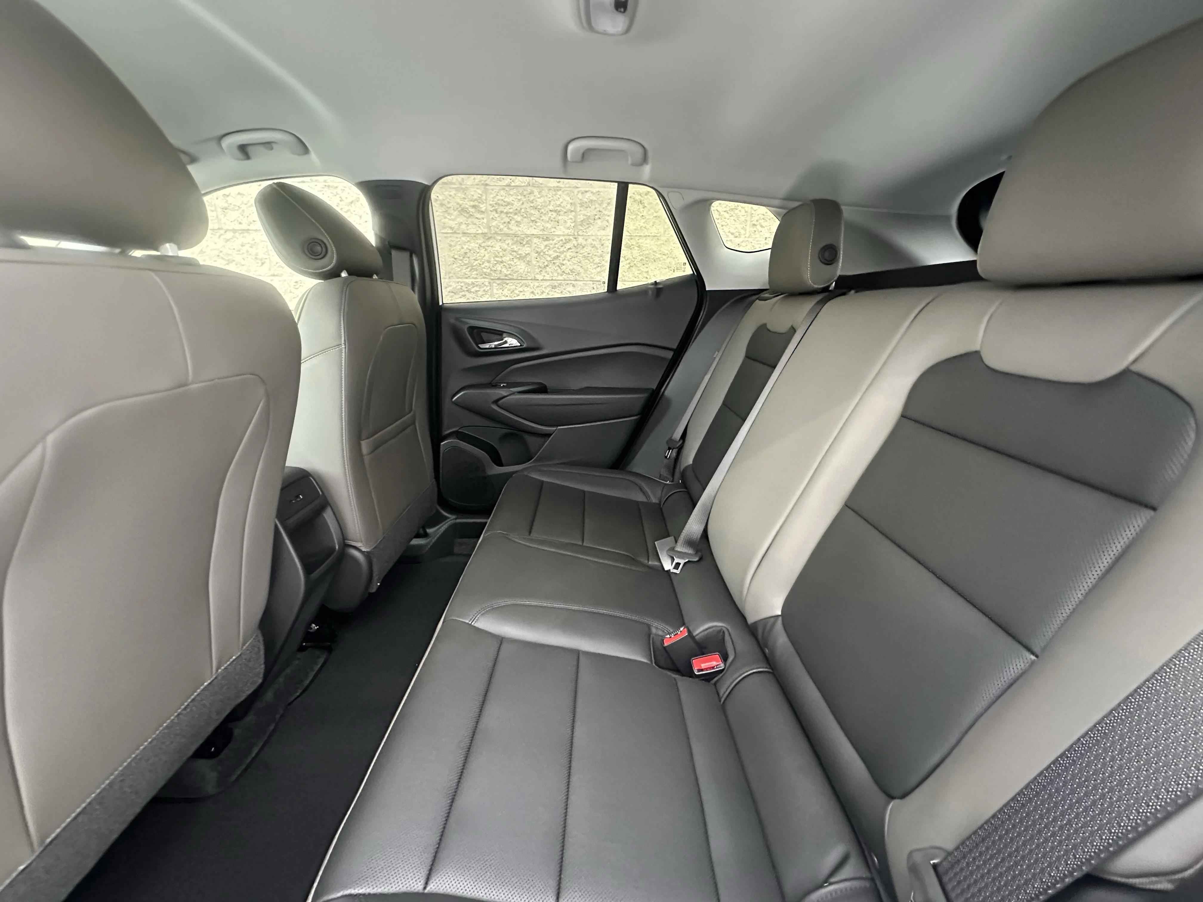 New 2026 Summit White Chevrolet ACTIV image 19