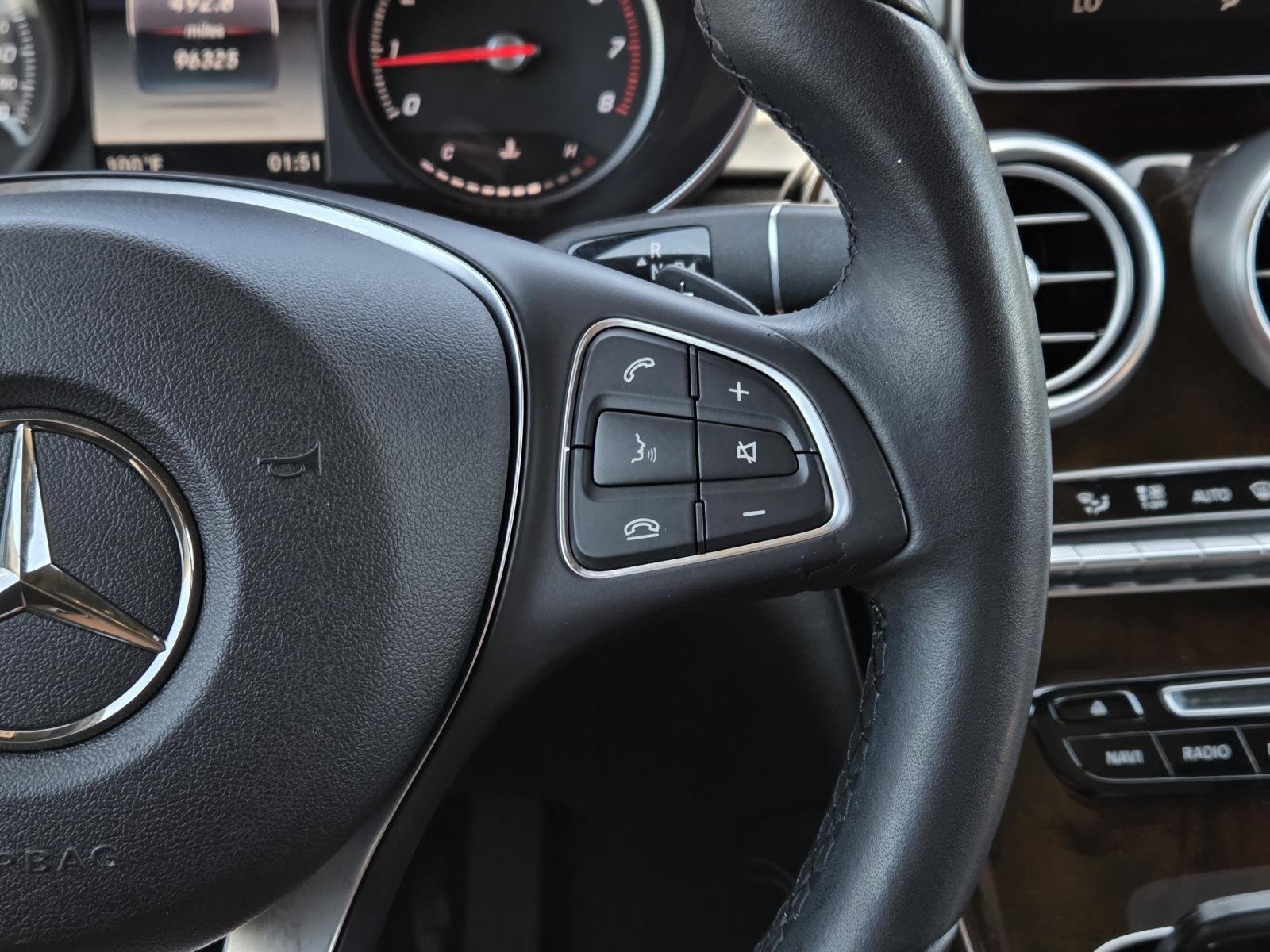 Used 2018 designo Diamond White Metallic Mercedes-Benz GLC 300 image 21