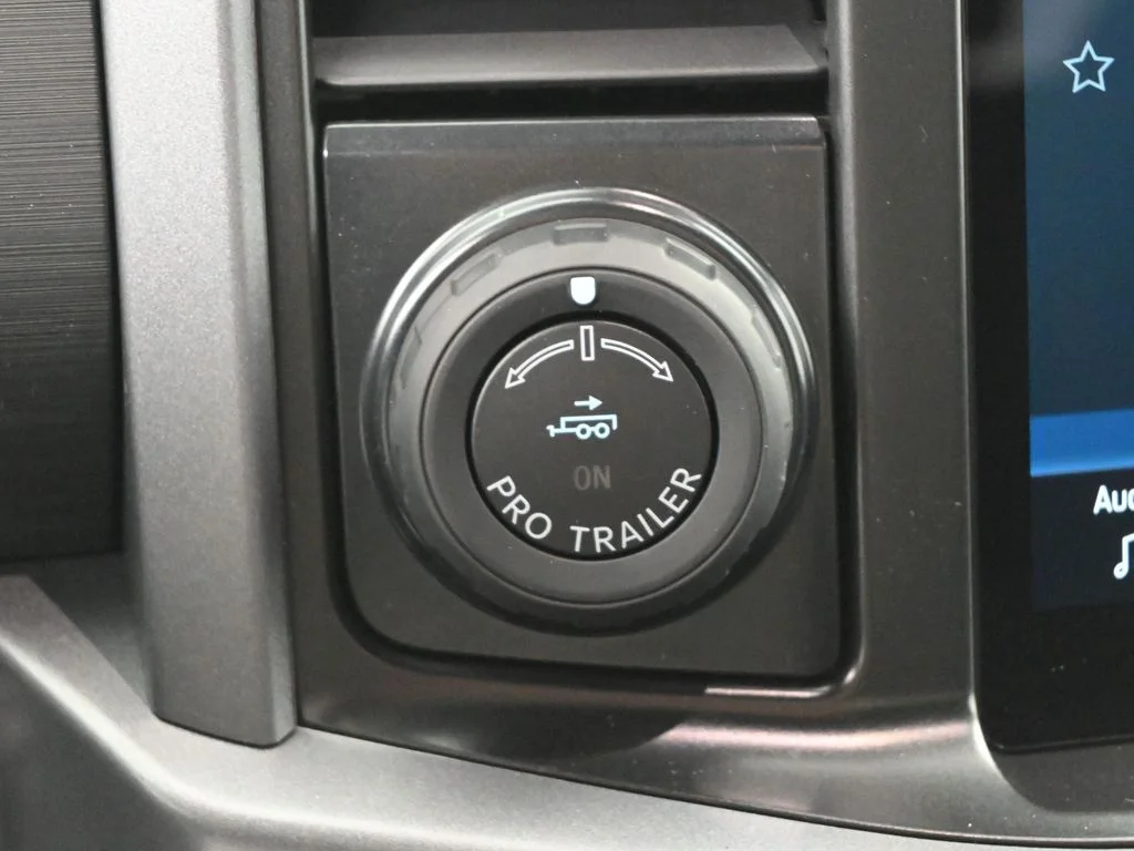New 2026 Agate Black Metallic Ford XLT image 18