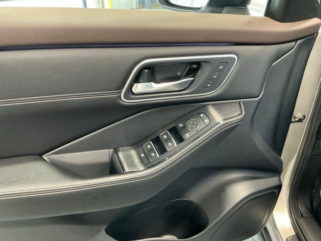 Used 2023 Gold Nissan Platinum image 41