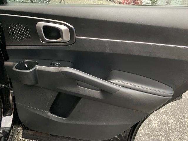 Used 2022 Black Kia S image 38