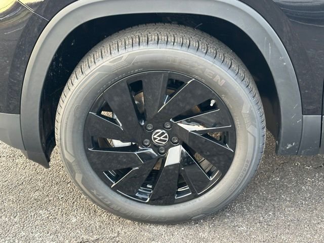 New 2026 Deep Black Pearl Volkswagen 2.0T SE w/Technology image 10