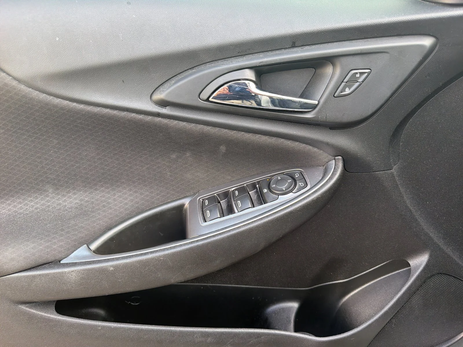 Used 2020 SILVER ICE METALLIC Chevrolet LT image 10