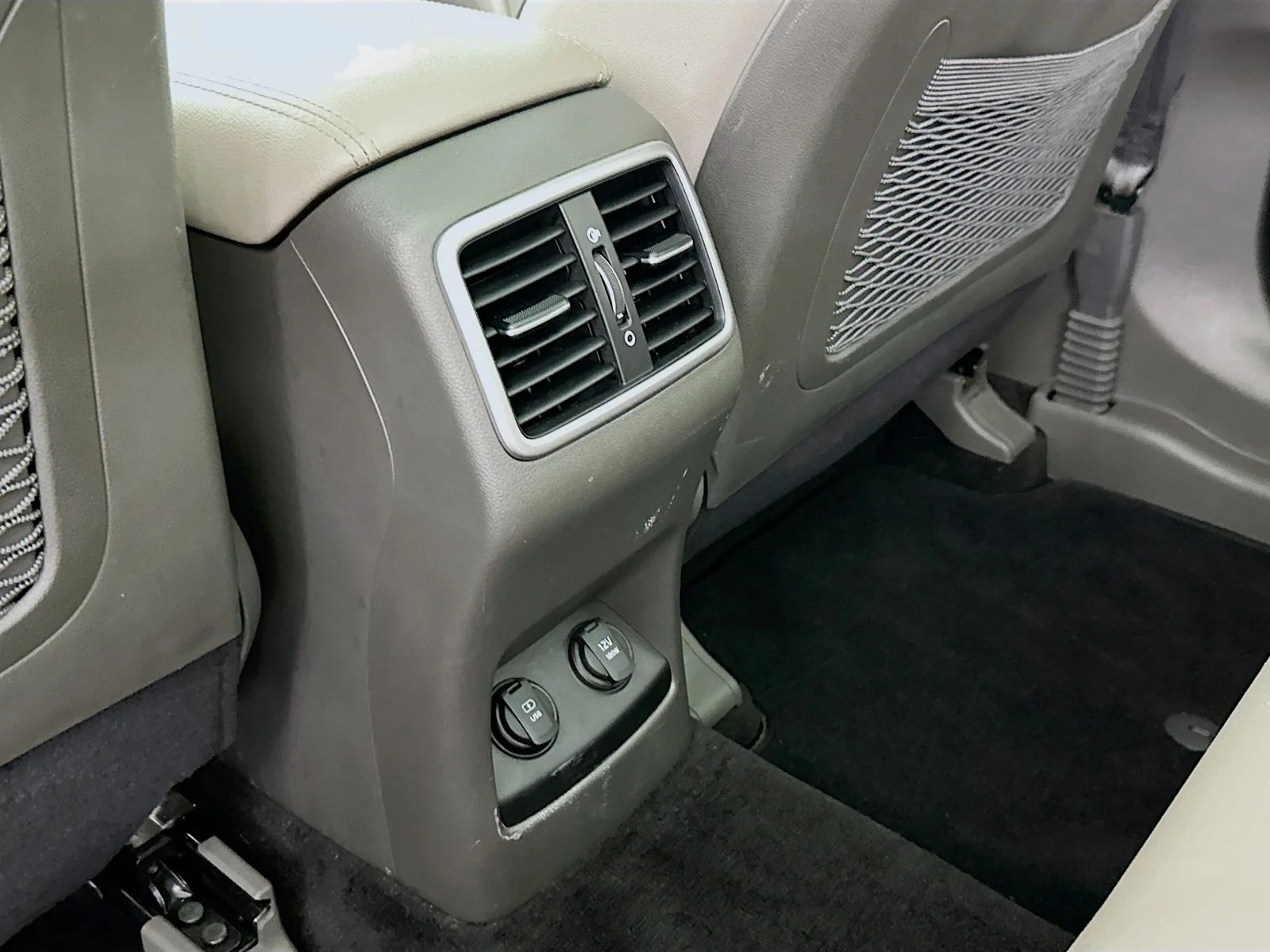 Used 2017 Mineral Silver Kia SX image 27