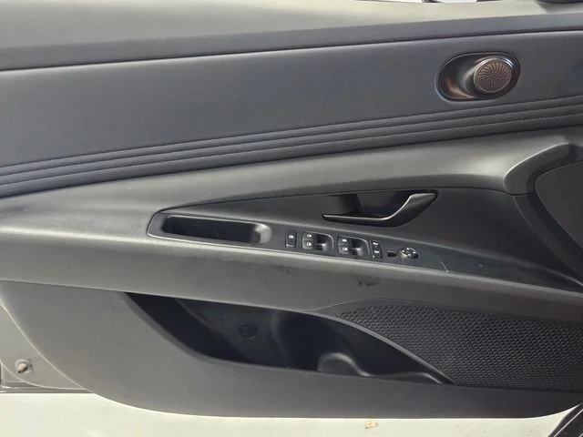 Used 2025 Gray Hyundai SEL Sport image 28
