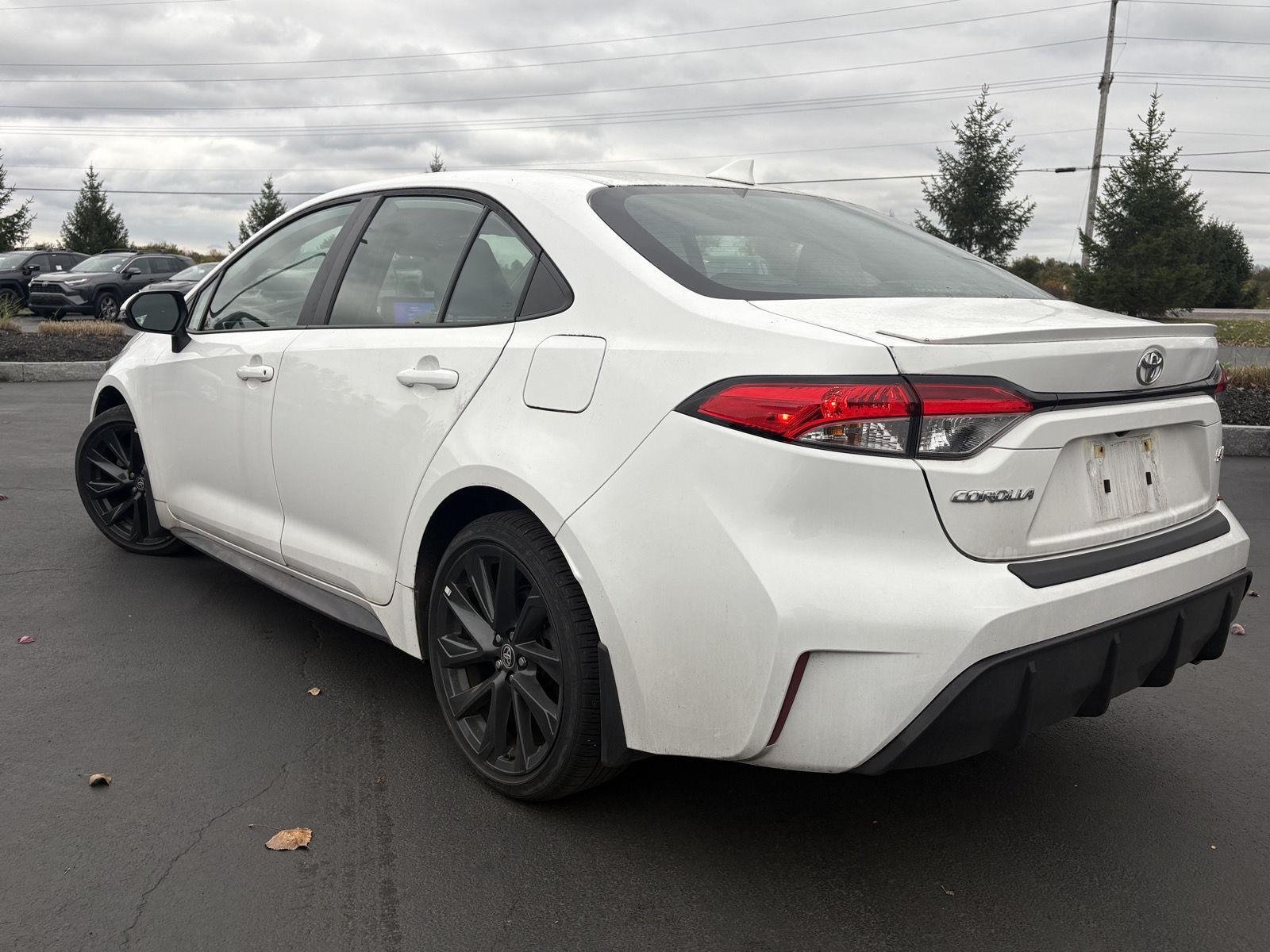 Used 2024 Ice Cap Toyota SE image 10