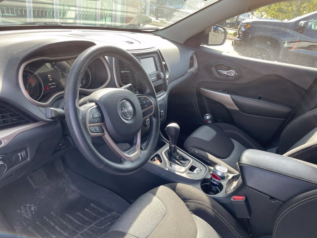 Used 2017 White Jeep Sport image 18