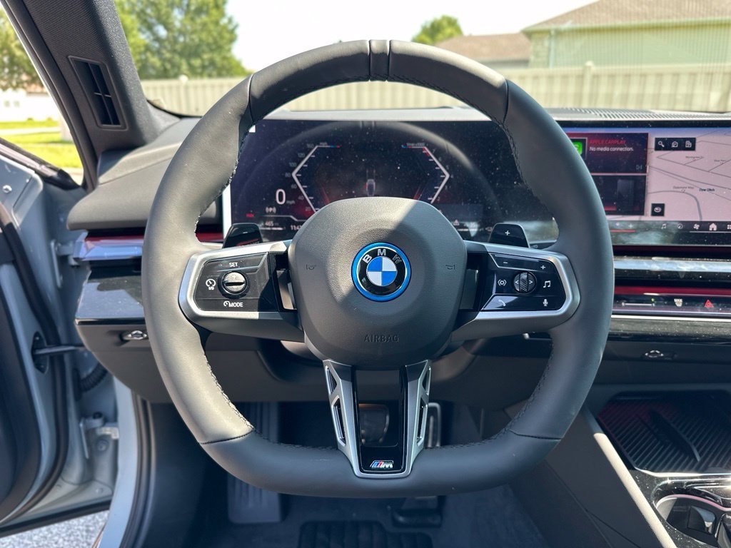 New 2027 Brooklyn Grey Metallic BMW 550e xDrive image 30