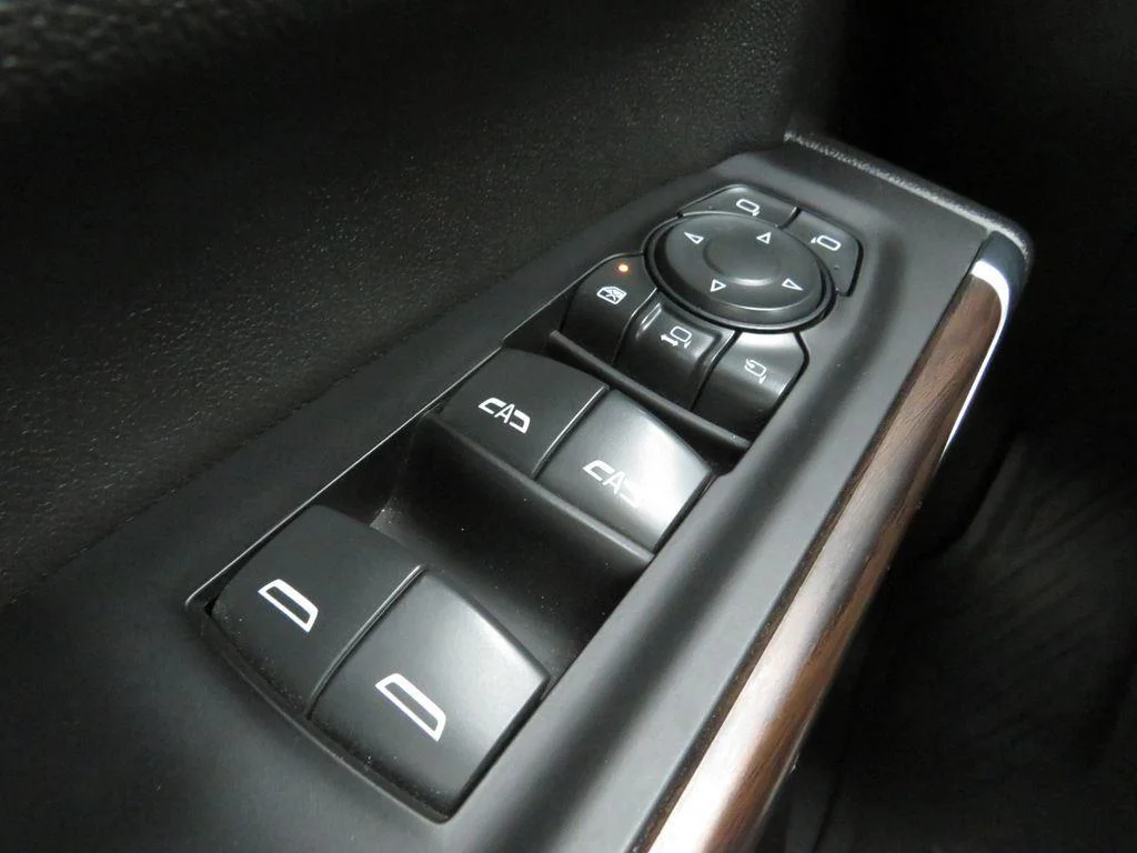 Used 2022 Summit White GMC SLT image 29