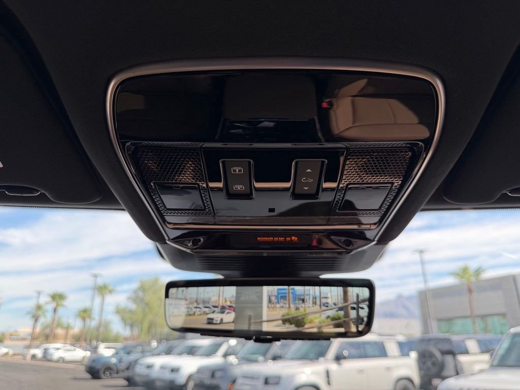 New 2027 Santorini Black Land Rover SE image 12