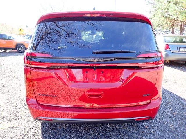New 2026 Red Hot Pearl-Coat Exterior Paint Chrysler Select image 4