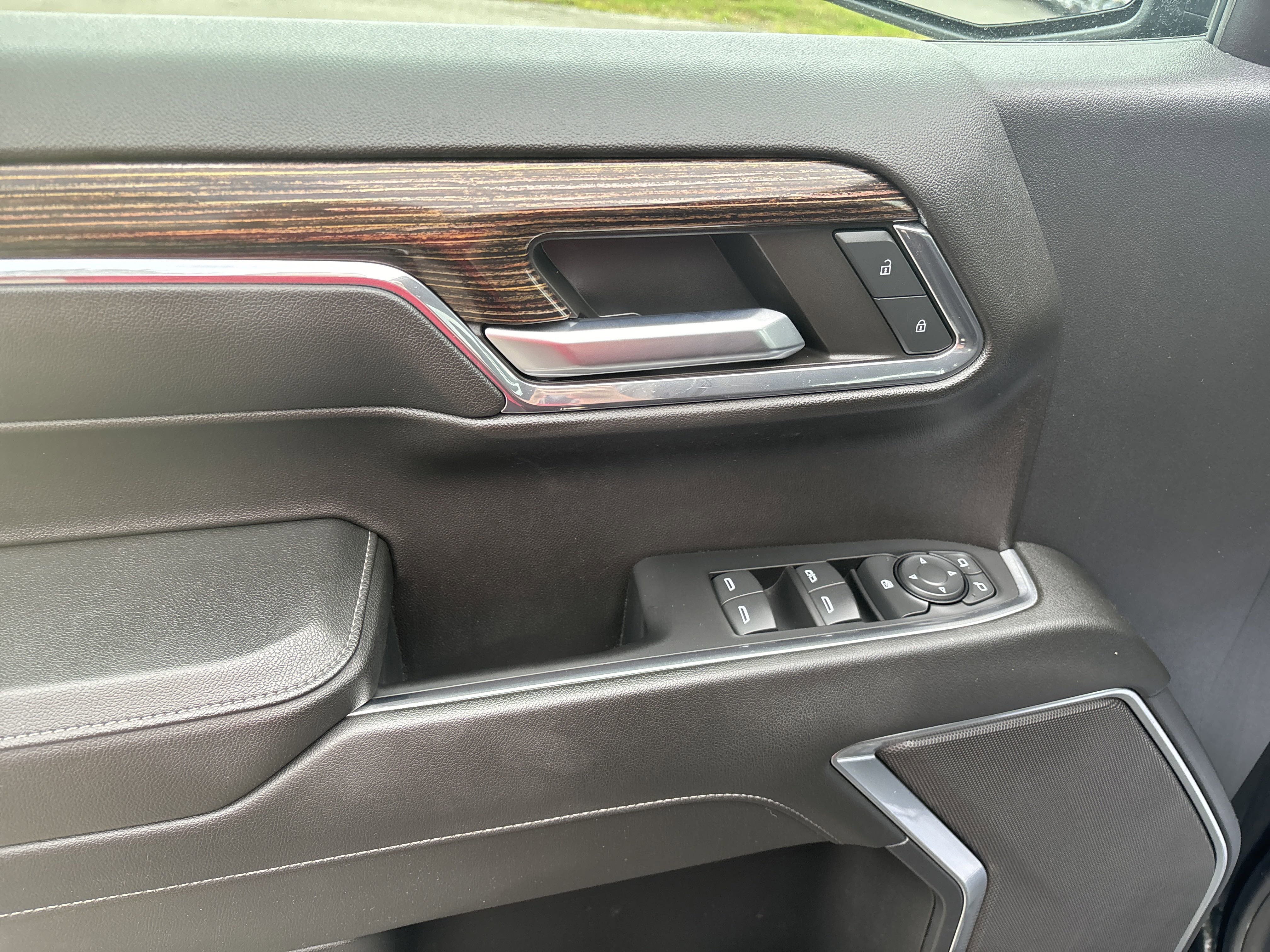 Used 2024 Onyx Black GMC Elevation image 9