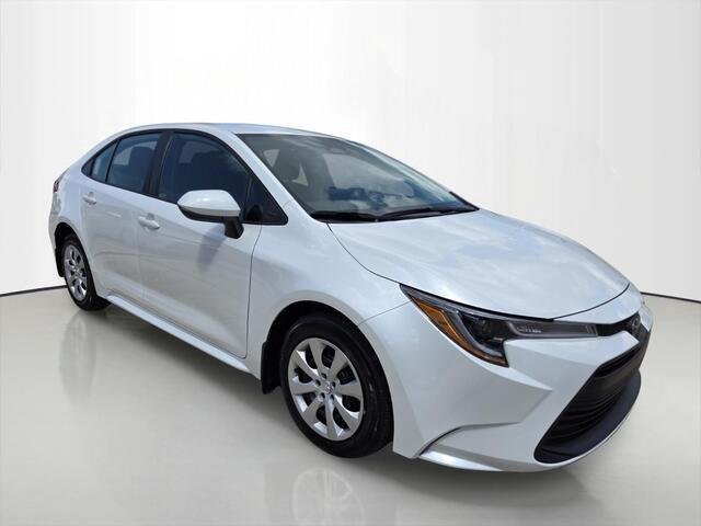 Used 2026 Wind Chill Pearl Toyota LE image 7
