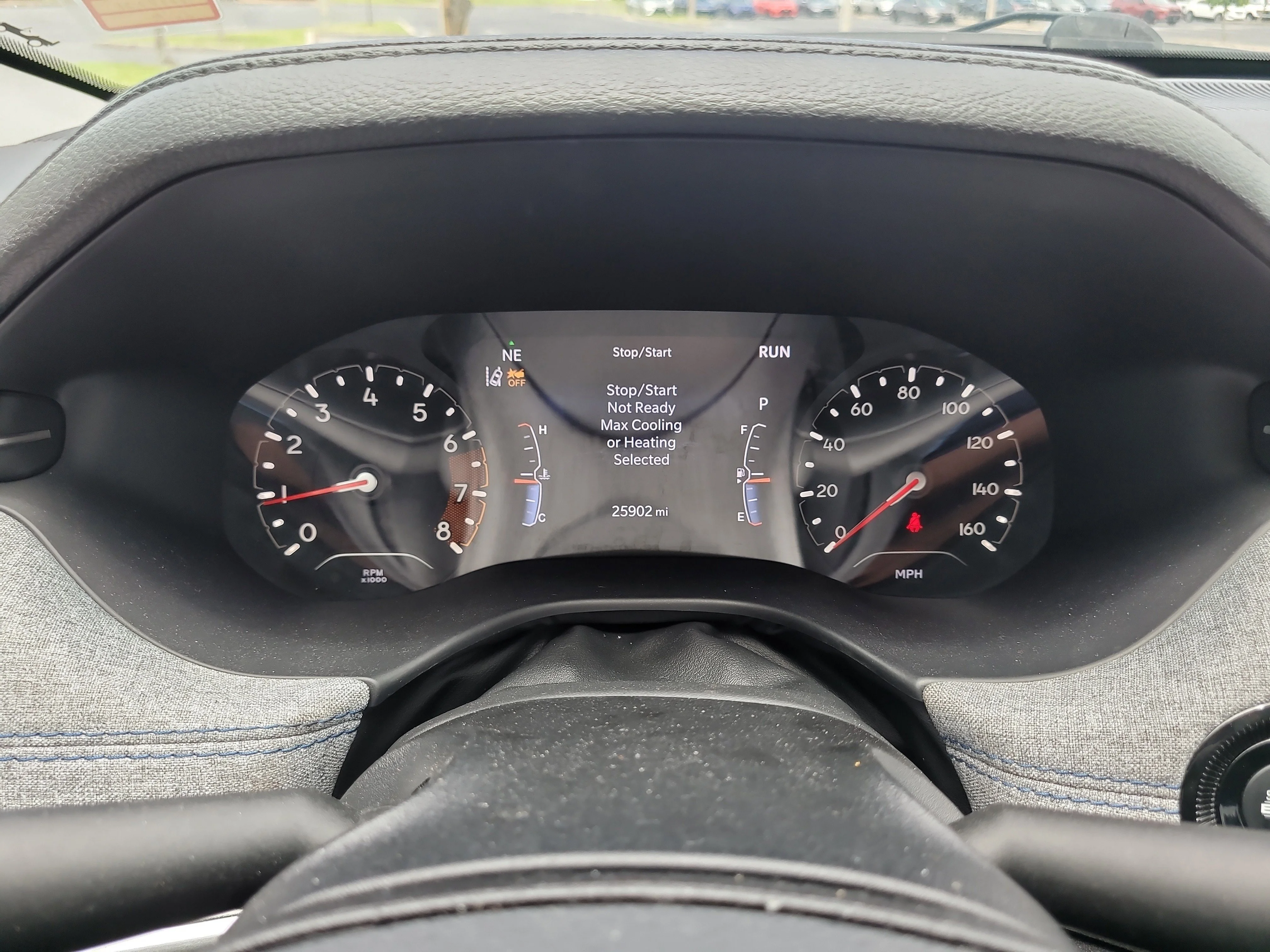 Used 2022 Diamond Black Crystal Pearlcoat Jeep Latitude image 29