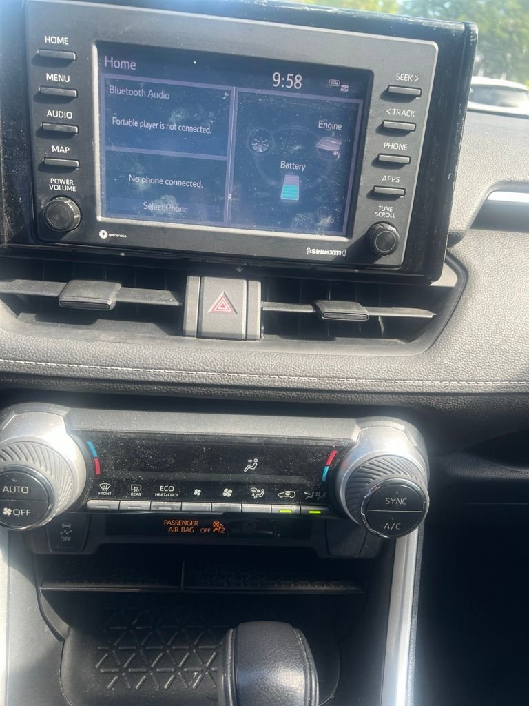 Used 2022 White Toyota XLE image 13