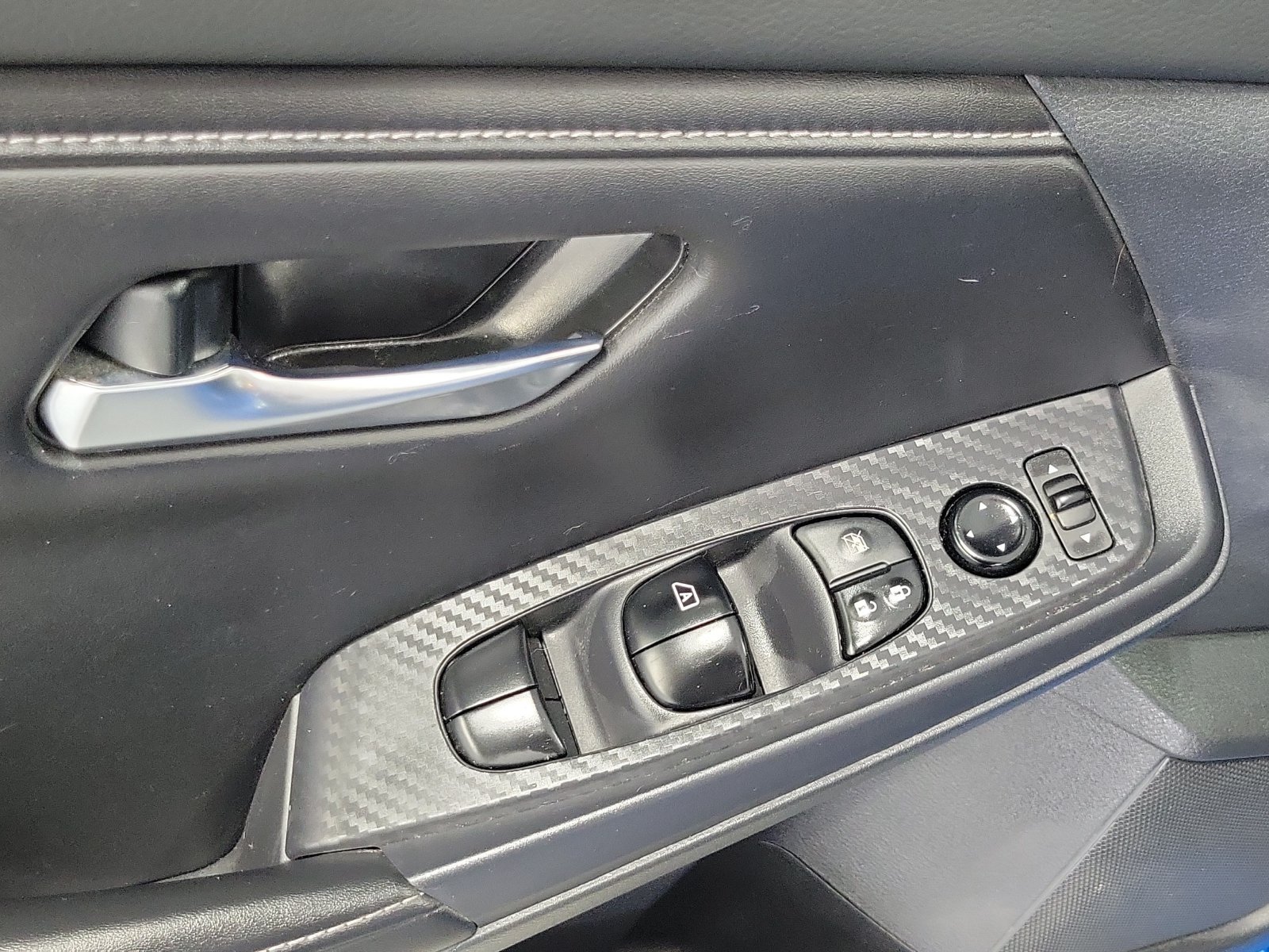 Used 2022 Blue Nissan SV image 7
