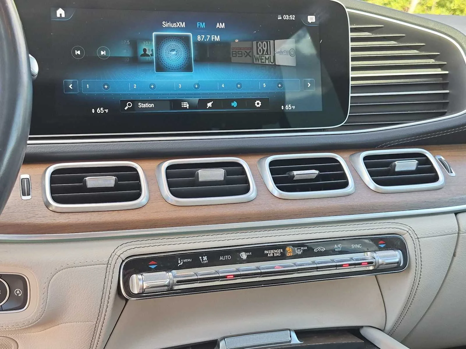 Used 2021 Polar White Mercedes-Benz GLE 450 image 29