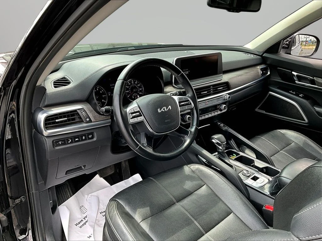 Used 2022 Black Kia EX image 17