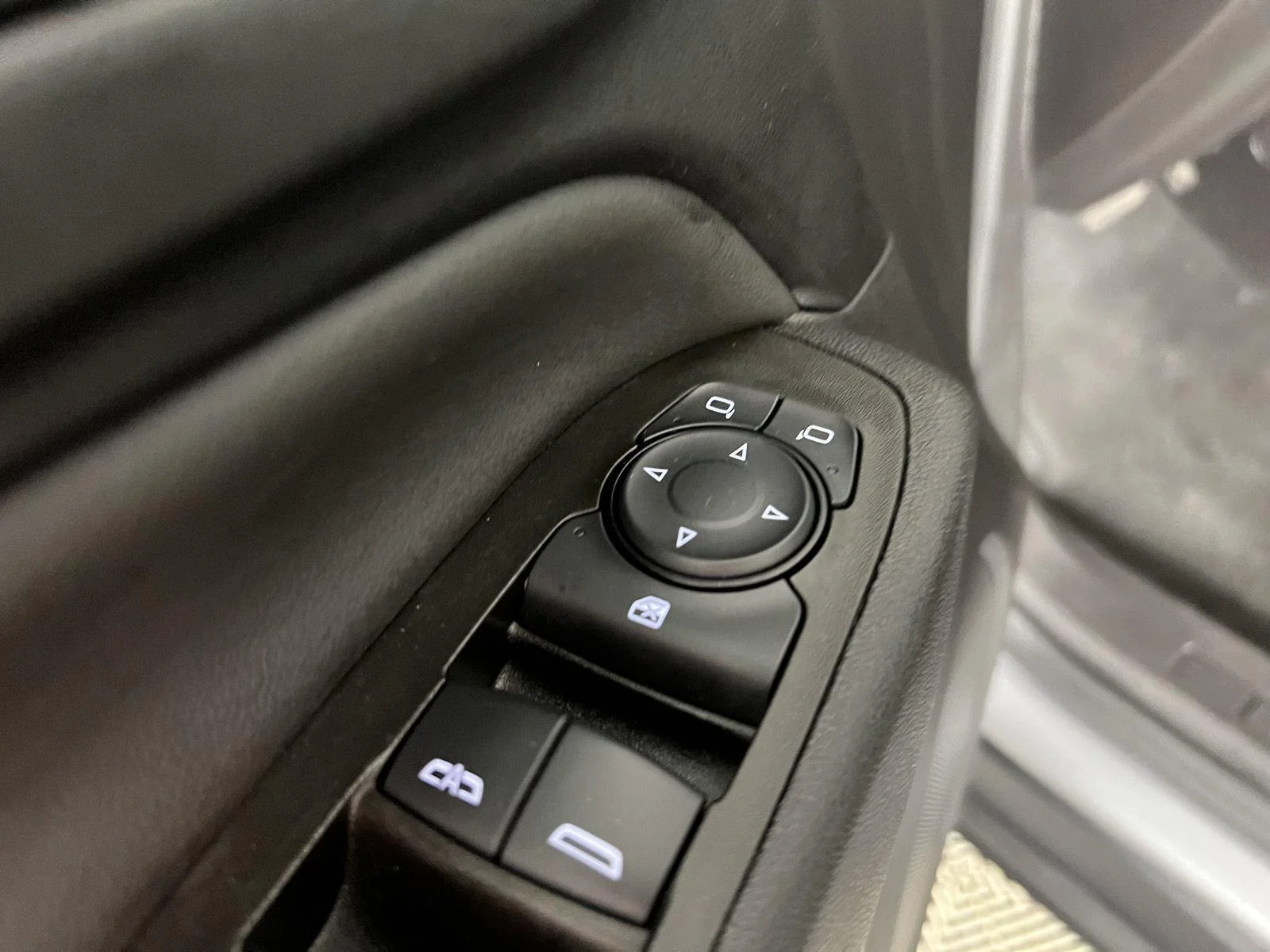 Used 2024 Sterling Gray Metallic Chevrolet LT image 34