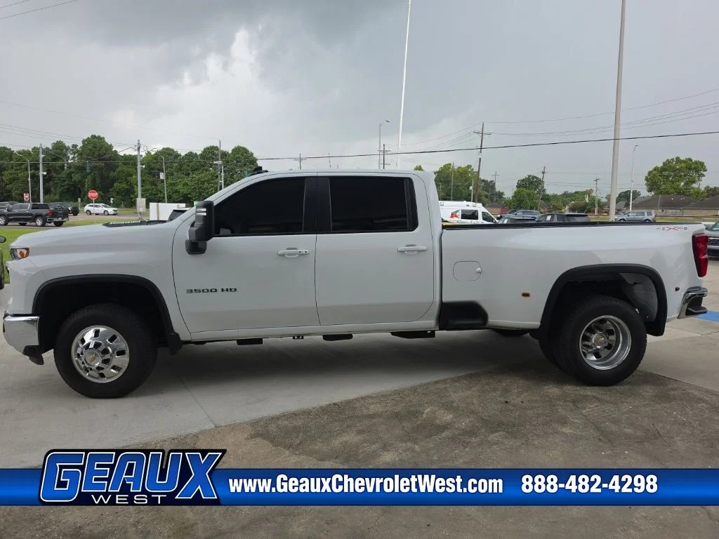 Used 2025 White Chevrolet LT image 5
