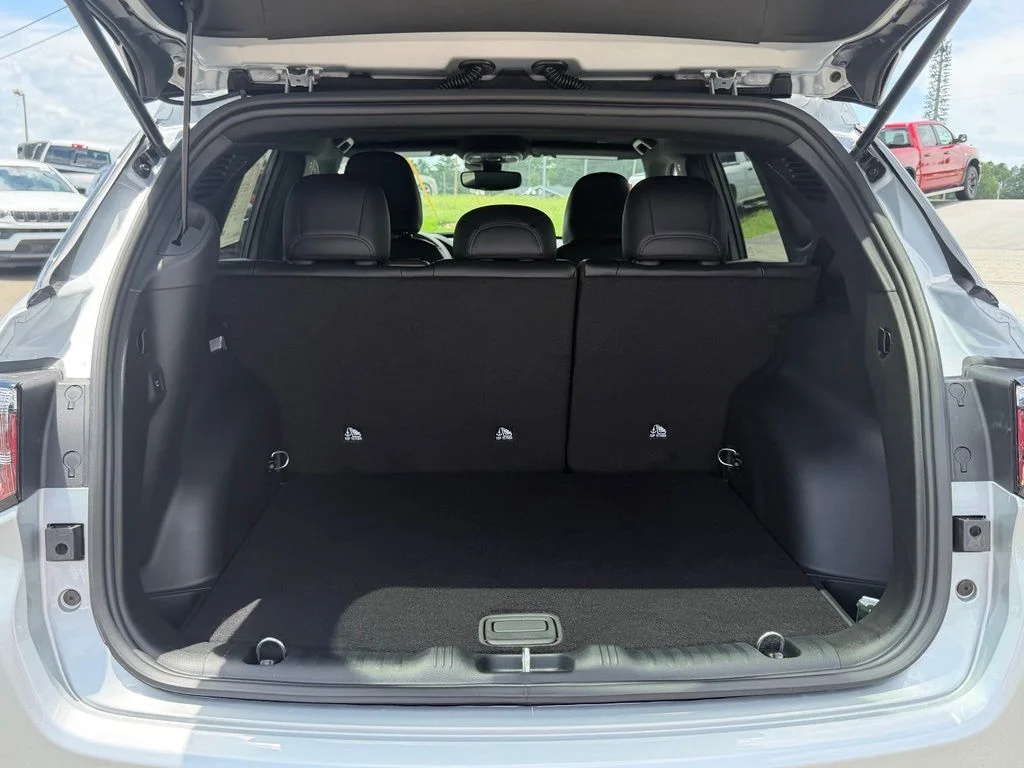 New 2026 Silver Jeep Latitude image 5