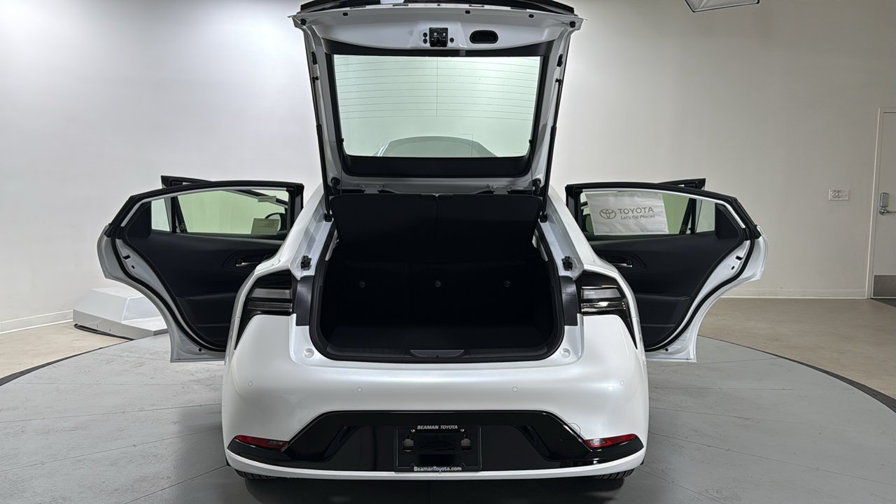 New 2027 Wind Chill Pearl <sup>1</sup> Toyota  XSE image 16