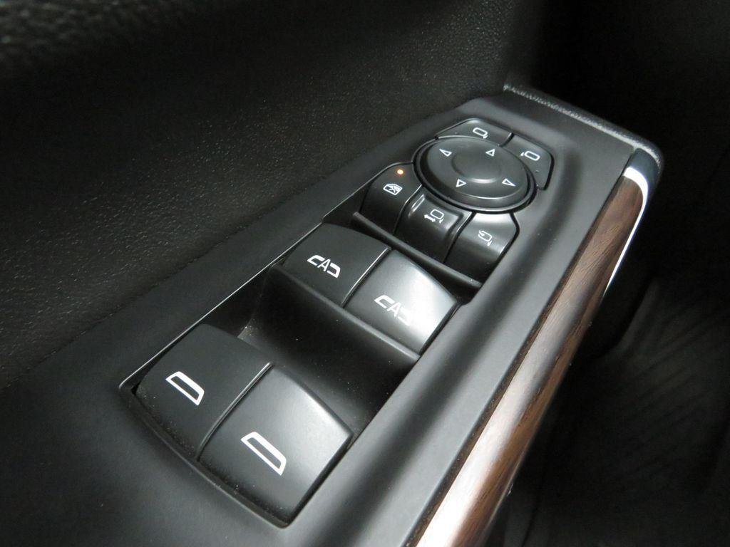 Used 2022 Summit White GMC SLT image 29