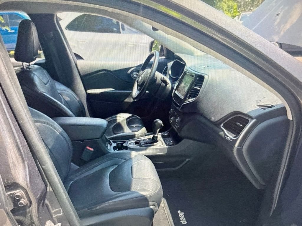 Used 2019 Gray Jeep Limited image 7