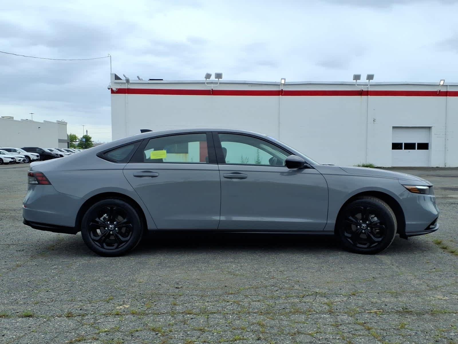 Certified Used 2025 Urban Gray Pearl Honda SE image 4