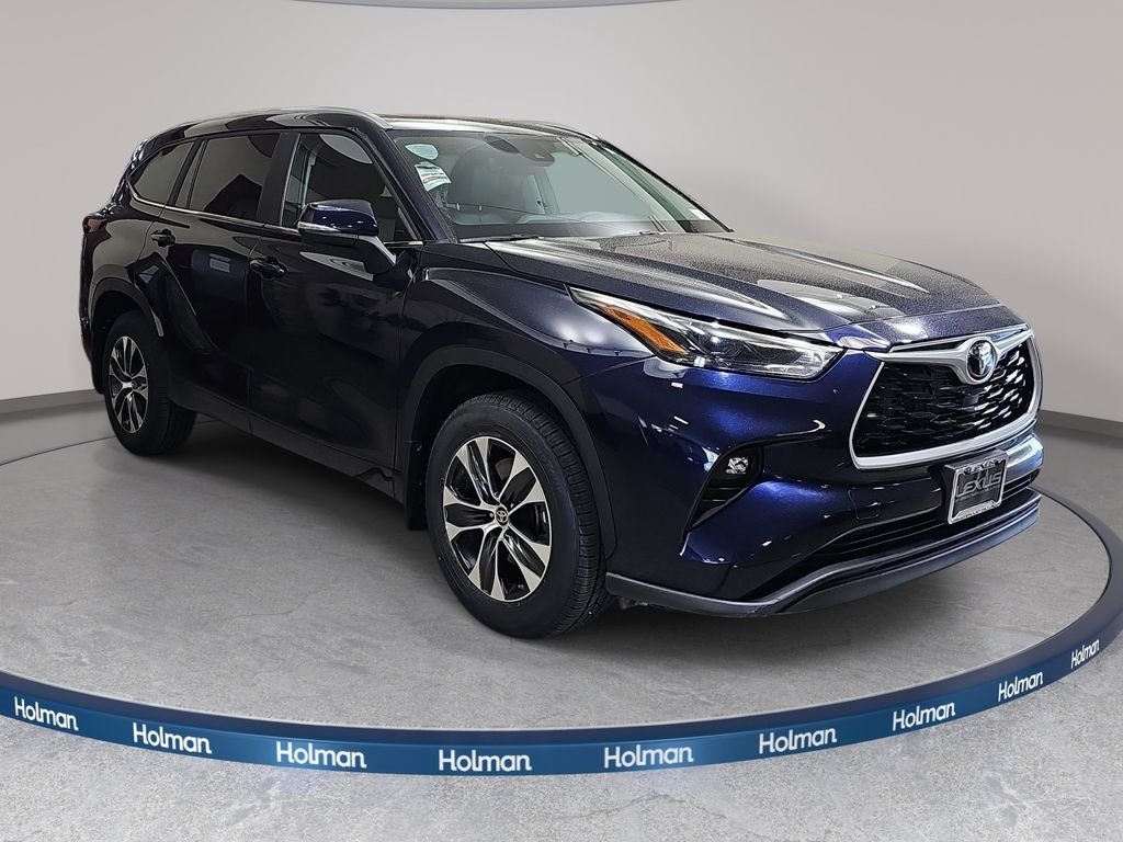 Used 2025 Blue Toyota XLE image 4
