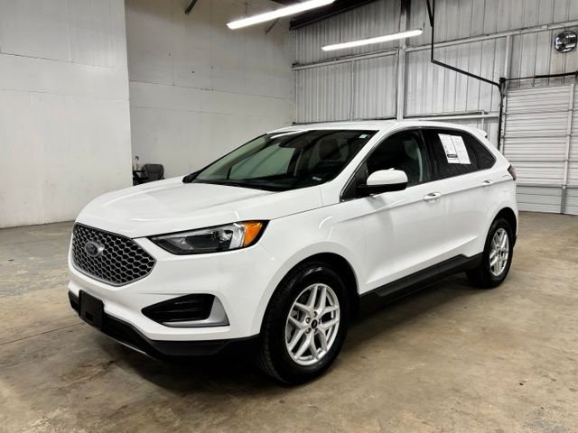 Used 2024 White Ford SEL image 3