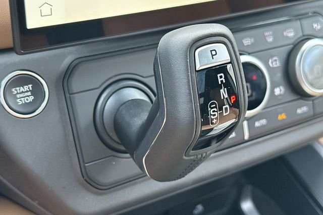 New 2026 Santorini Black Land Rover X-Dynamic SE image 20